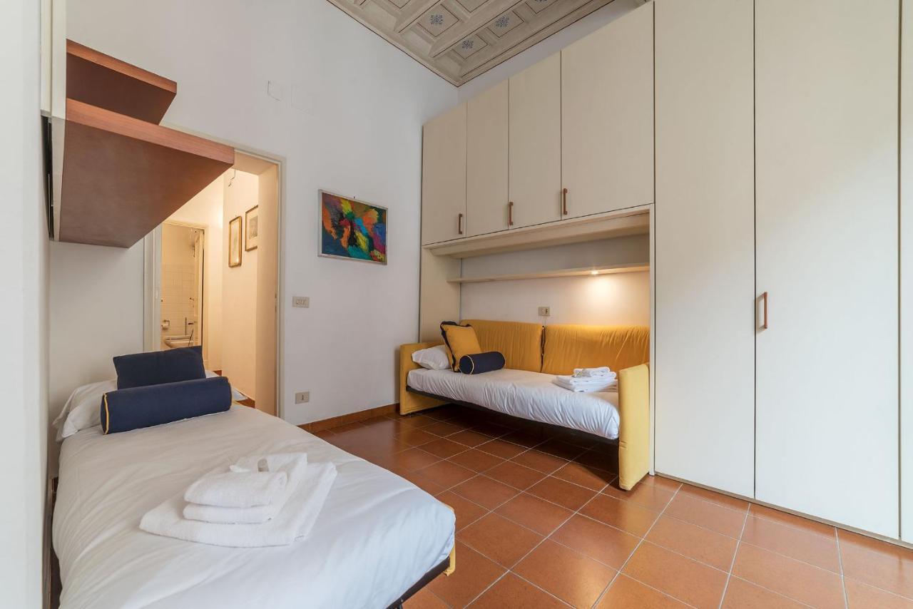 History And Modernity Meet By Fromhometorome Extérieur photo
