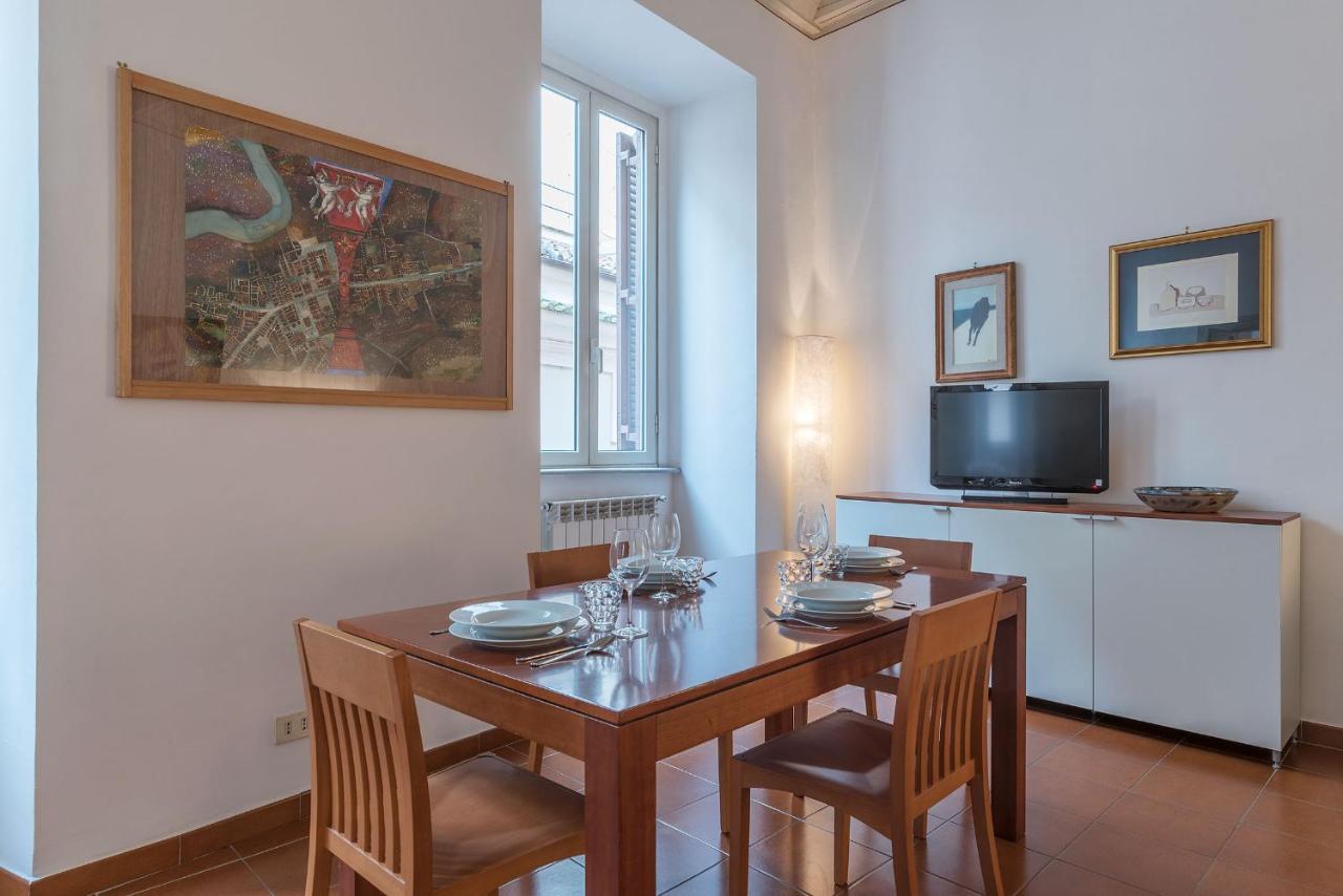 History And Modernity Meet By Fromhometorome Extérieur photo