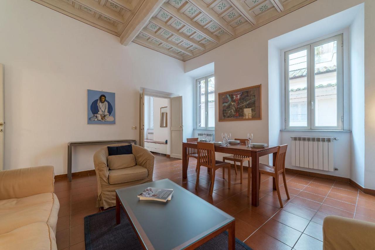 History And Modernity Meet By Fromhometorome Extérieur photo