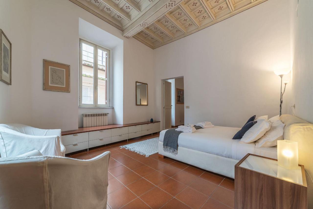 History And Modernity Meet By Fromhometorome Extérieur photo