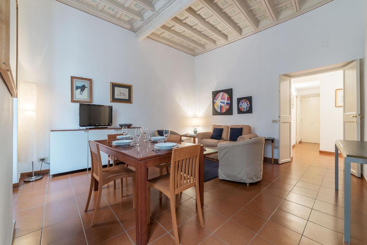 History And Modernity Meet By Fromhometorome Extérieur photo