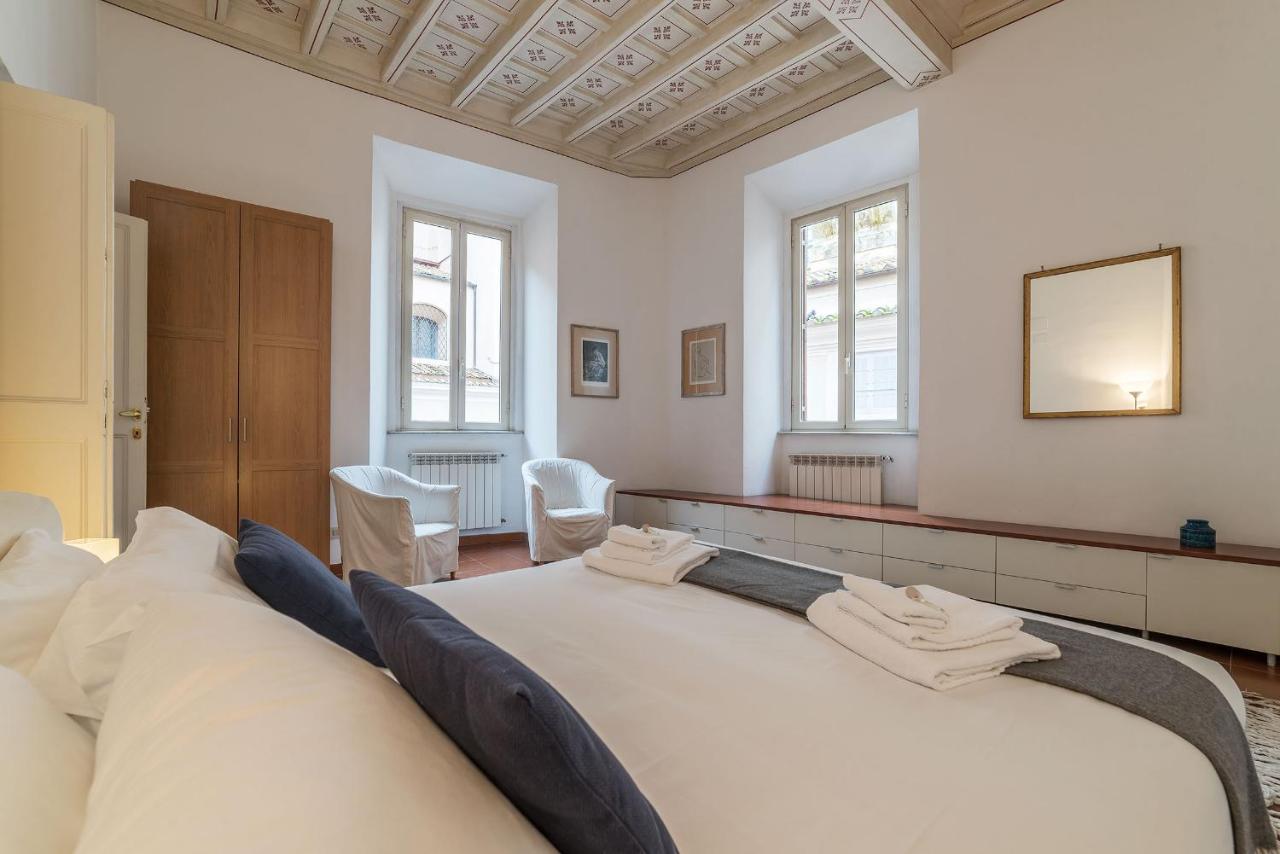History And Modernity Meet By Fromhometorome Extérieur photo