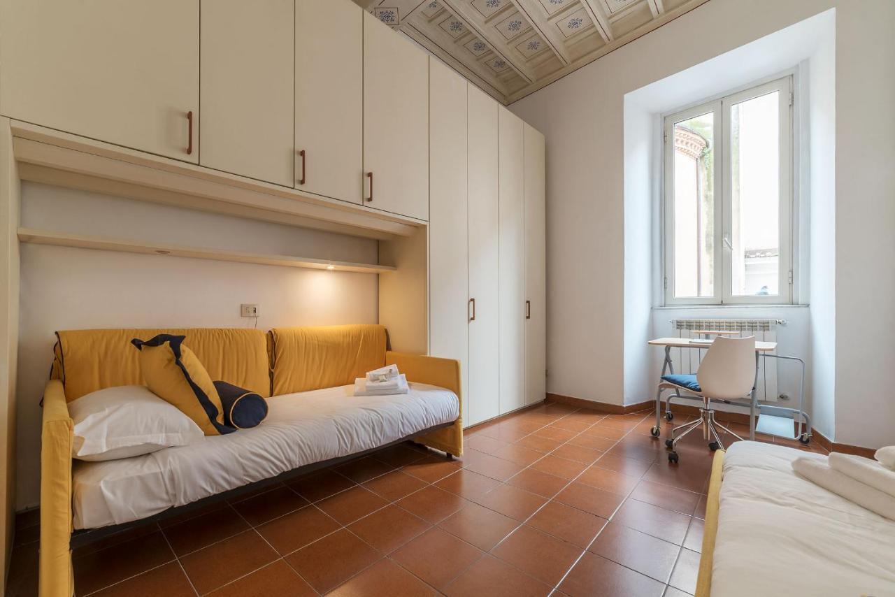 History And Modernity Meet By Fromhometorome Extérieur photo