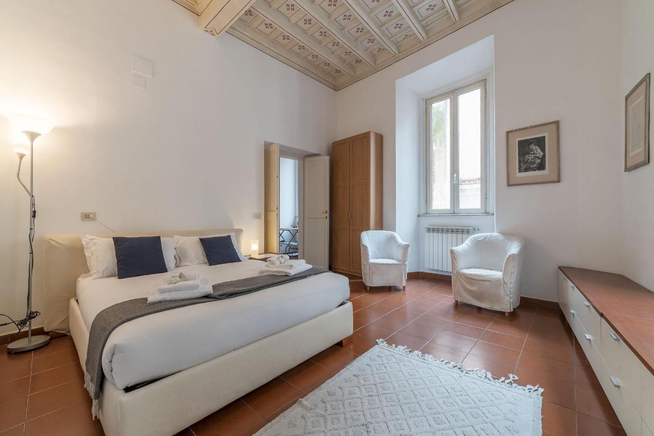 History And Modernity Meet By Fromhometorome Extérieur photo